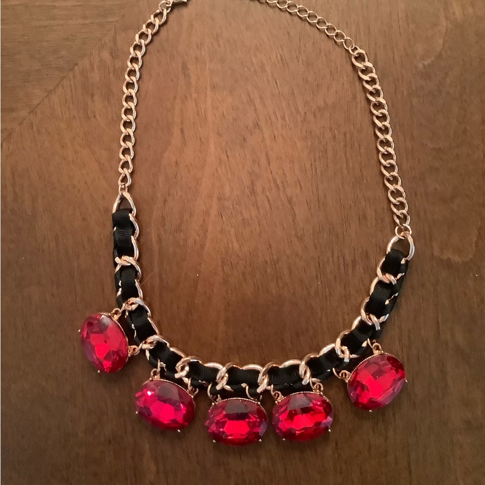 Brilliant red rhinestone necklace with black & gold chain link - stunning!